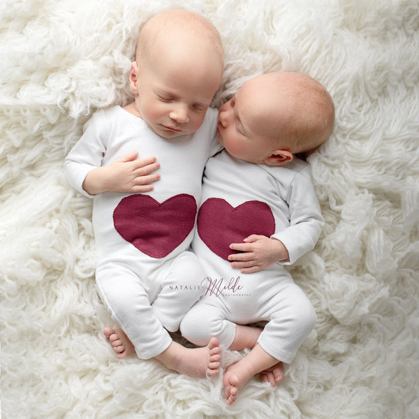 Set für Zwillingen Overall mit Herzen Stickerei Handmade Requisiten Baby Kinder Photo Props