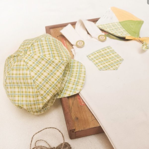 Set Latzhose mit Holzknöpfen vintage Mütze Handmade Requisiten Baby Kinder Photo Props Accessoires
